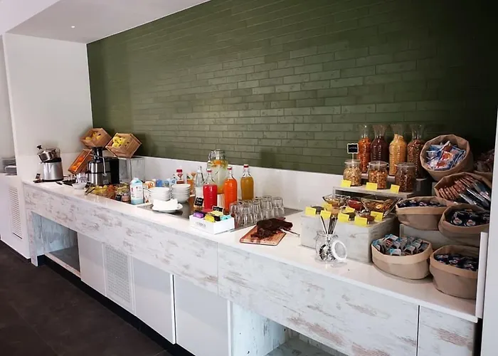 Youmami Wellness&spa Отель Джулианова